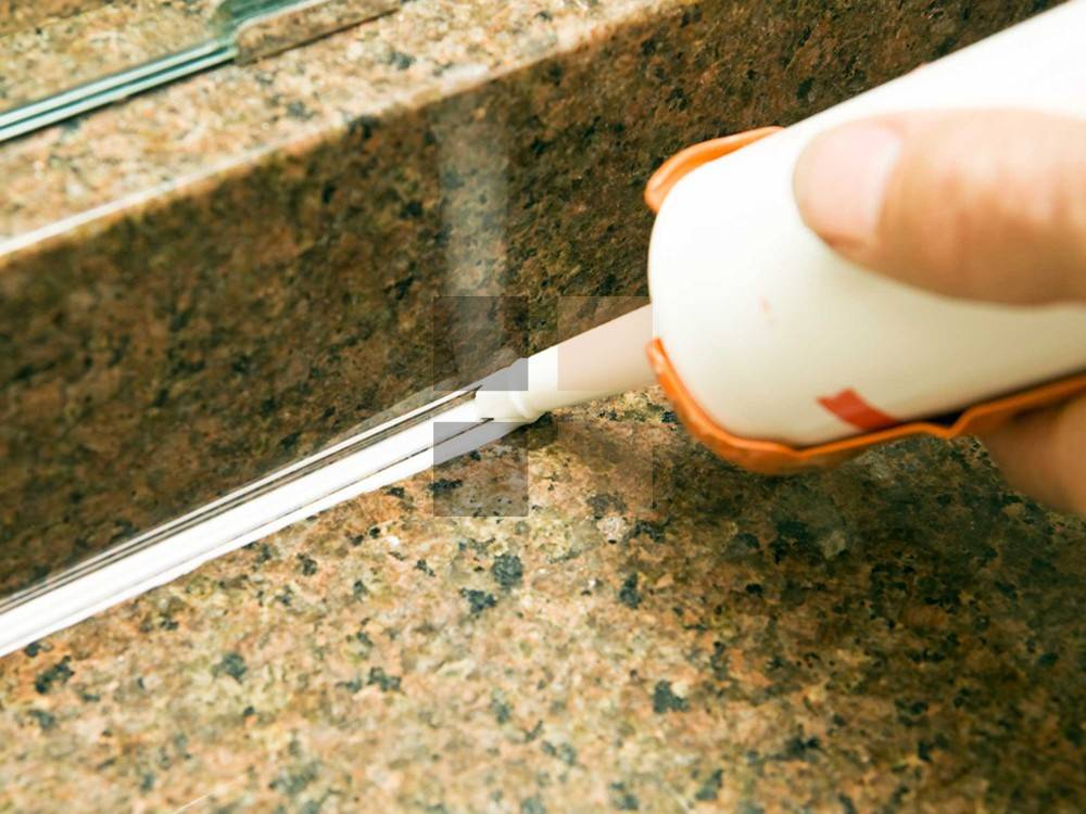 Запятнанная история: как удалить силиконовый герметик в домашних условиях