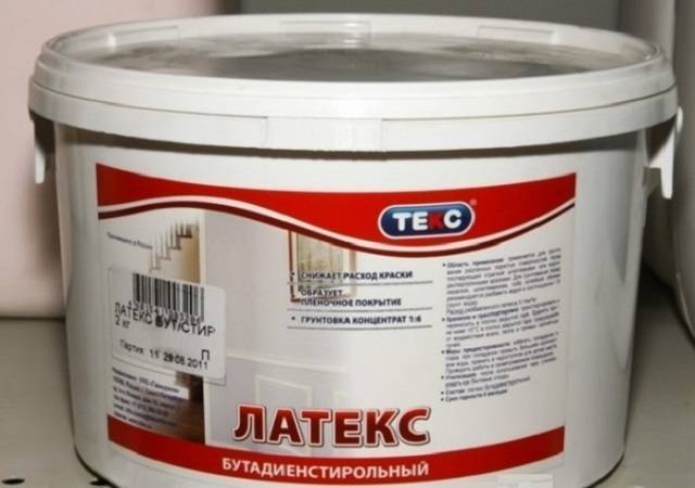Чем отличаются латексные и акриловые краски?