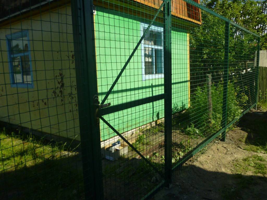 Стоит ли покупать пластиковую сетку-рабицу