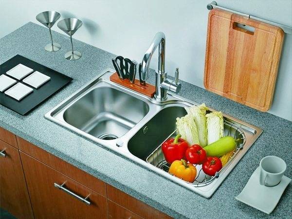 Все нюансы при выборе накладных моек для кухни