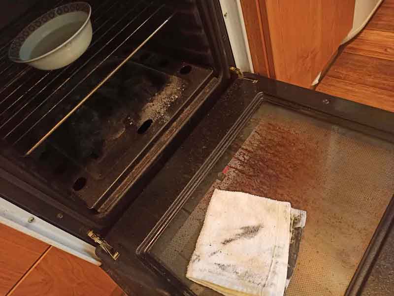 Как почистить духовку от жира и нагара в домашних условиях