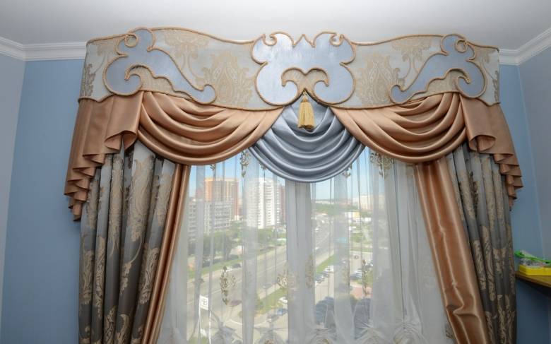 Ламбрекены в зал: новинки в дизайне
